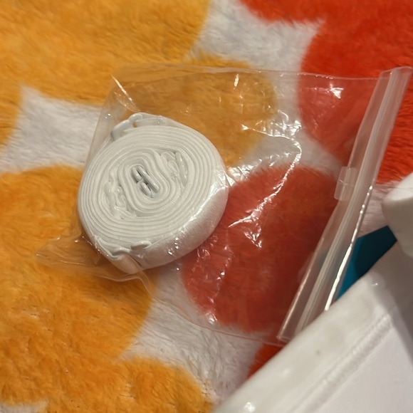 NWT Beauty Back Smoothing Strapless Bra, 4-Way Stretch Fabric, Lightly Lined - Picture 6 of 9